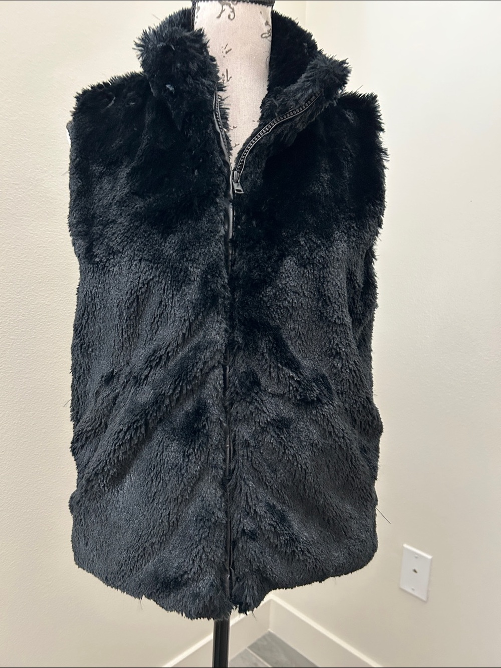 Cejon Black Faux Fur Vest - Zipper Front
